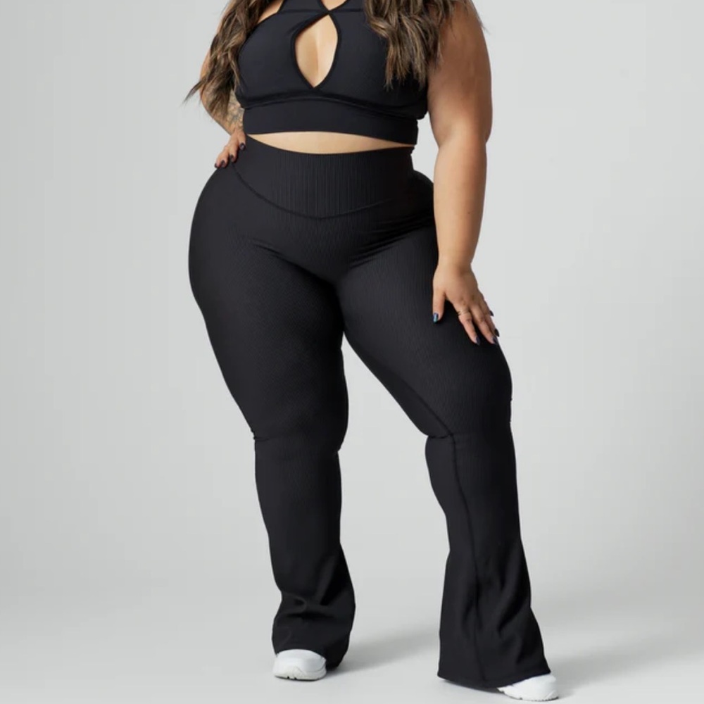 Material Girl Ribbed Flare Legging